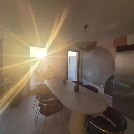 Frida, Terrasse Exposee Plein Sud, Wifi, Parking Double, דירה לה רושל