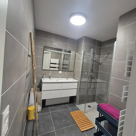 Frida, Terrasse Exposee Plein Sud, Wifi, Parking Double, דירה