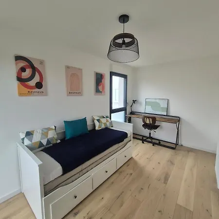 Frida, Terrasse Exposee Plein Sud, Wifi, Parking Double, Apartment *