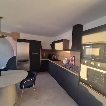 Frida, Terrasse Exposee Plein Sud, Wifi, Parking Double, * La Rochelle (Charente-Maritime)