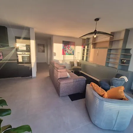 Apartmán Frida, Terrasse Exposee Plein Sud, Wifi, Parking Double, La Rochelle (Charente-Maritime)