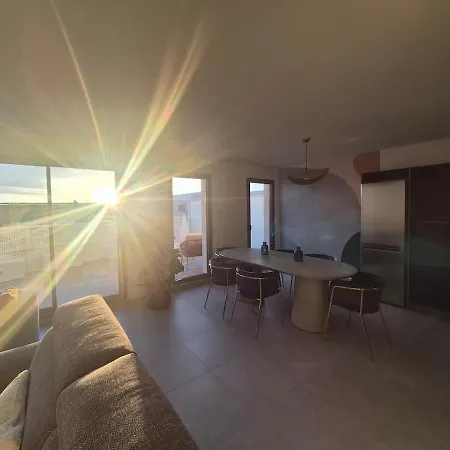 Frida, Terrasse Exposee Plein Sud, Wifi, Parking Double, Apartmán La Rochelle (Charente-Maritime)