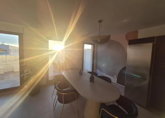 Frida, Terrasse Exposée Plein Sud, Wifi, Parking Double, Apartamento La Rochelle (Charente-Maritime)