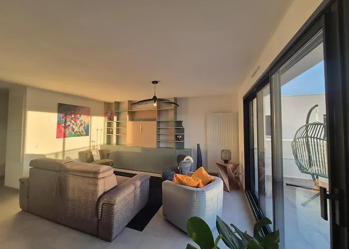 Frida, Terrasse Exposée Plein Sud, Wifi, Parking Double, * La Rochelle (Charente-Maritime)