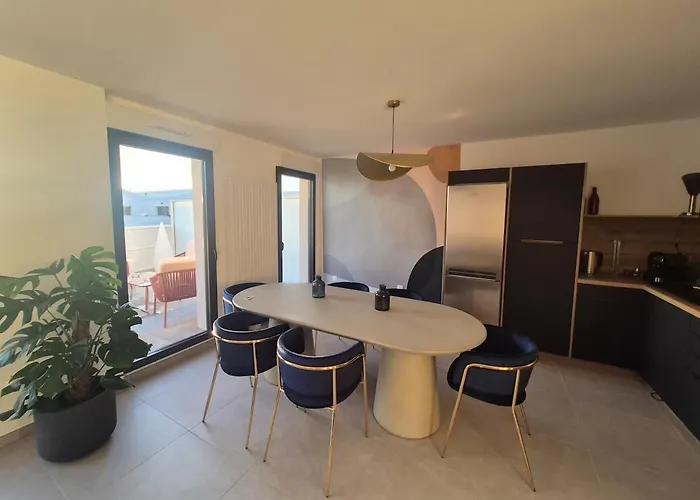 Frida, Terrasse Exposée Plein Sud, Wifi, Parking Double, * La Rochelle (Charente-Maritime)