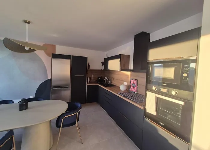 Frida, Terrasse Exposée Plein Sud, Wifi, Parking Double, * La Rochelle (Charente-Maritime)