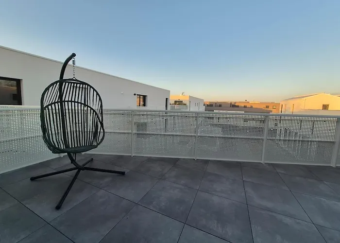 Frida, Terrasse Exposée Plein Sud, Wifi, Parking Double, Apartamento La Rochelle (Charente-Maritime)