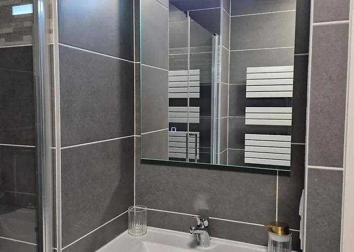 Frida, Terrasse Exposée Plein Sud, Wifi, Parking Double,