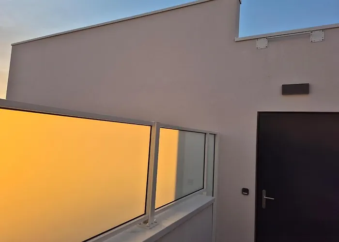 Frida, Terrasse Exposée Plein Sud, Wifi, Parking Double, Apartamento La Rochelle (Charente-Maritime)