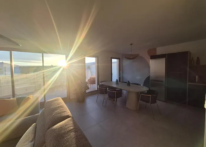 Frida, Terrasse Exposée Plein Sud, Wifi, Parking Double, Apartamento La Rochelle (Charente-Maritime)